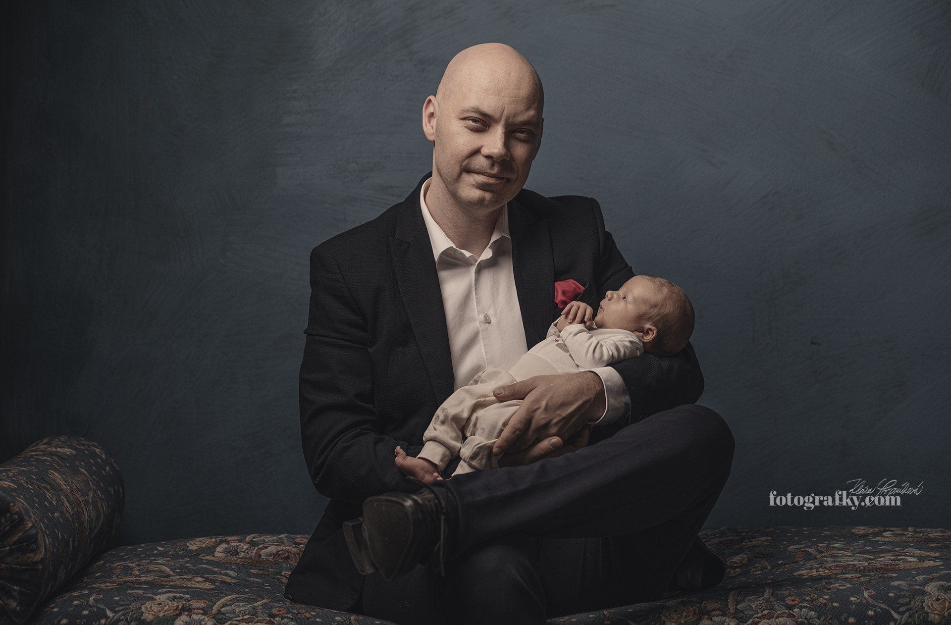 portrét tatínka s novorozenou dcerou